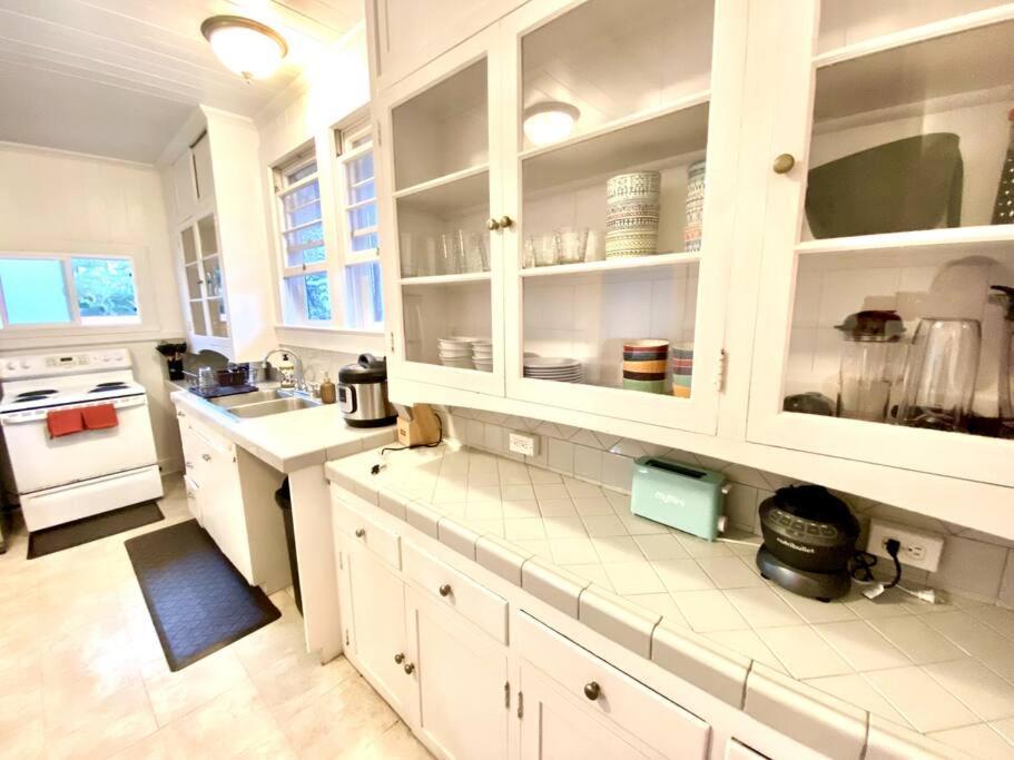 Your Hilo Homebase - Lovely 3 Bedroom In Heart Of Hilo With Ac! Exterior photo