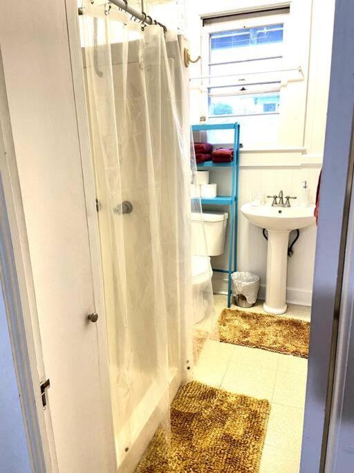 Your Hilo Homebase - Lovely 3 Bedroom In Heart Of Hilo With Ac! Exterior photo